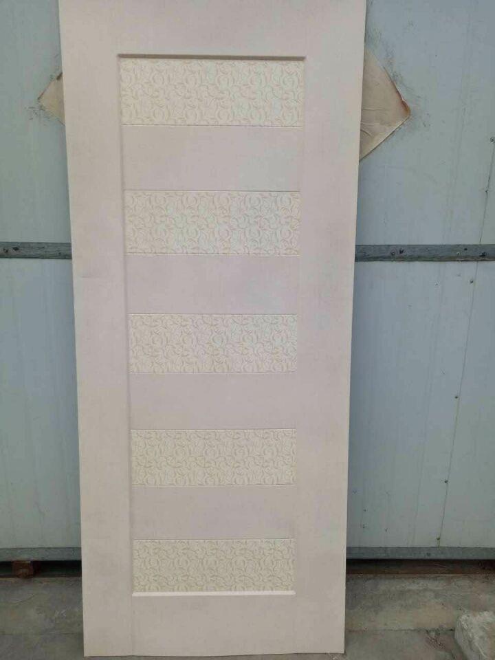 超市貨架木紋轉印設備，轉印紙自動脫落。