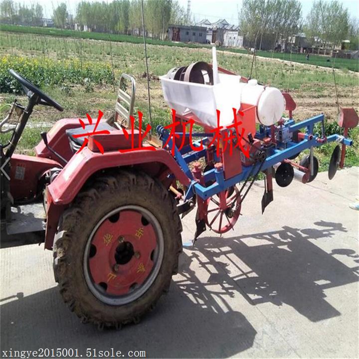 萊陽花生播種覆膜機(jī)  拖拉機(jī)播種下地管帶覆膜機(jī) 農(nóng)作物專用設(shè)備