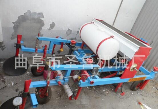 大型拖拉機(jī)覆膜機(jī)花生播種覆膜機(jī)玉米施肥覆膜機(jī)