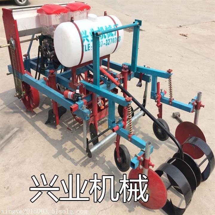 花生播種覆膜機  多功能拖拉機帶動打藥施肥鋪膜機廠家
