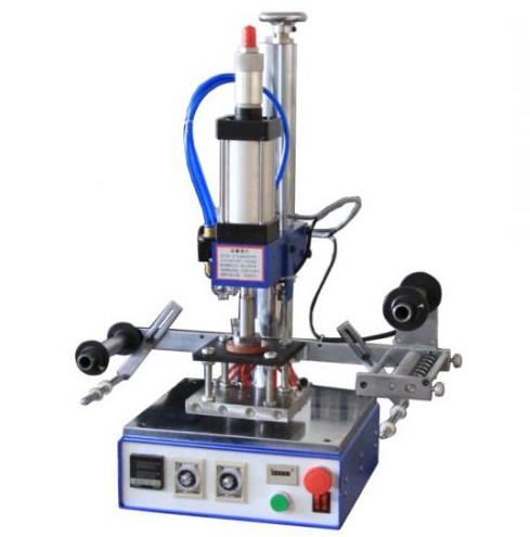 小型氣動(dòng)燙金機(jī)。塑料標(biāo)簽燙金機(jī)，皮革商標(biāo)燙金機(jī)，禮盒燙金機(jī)