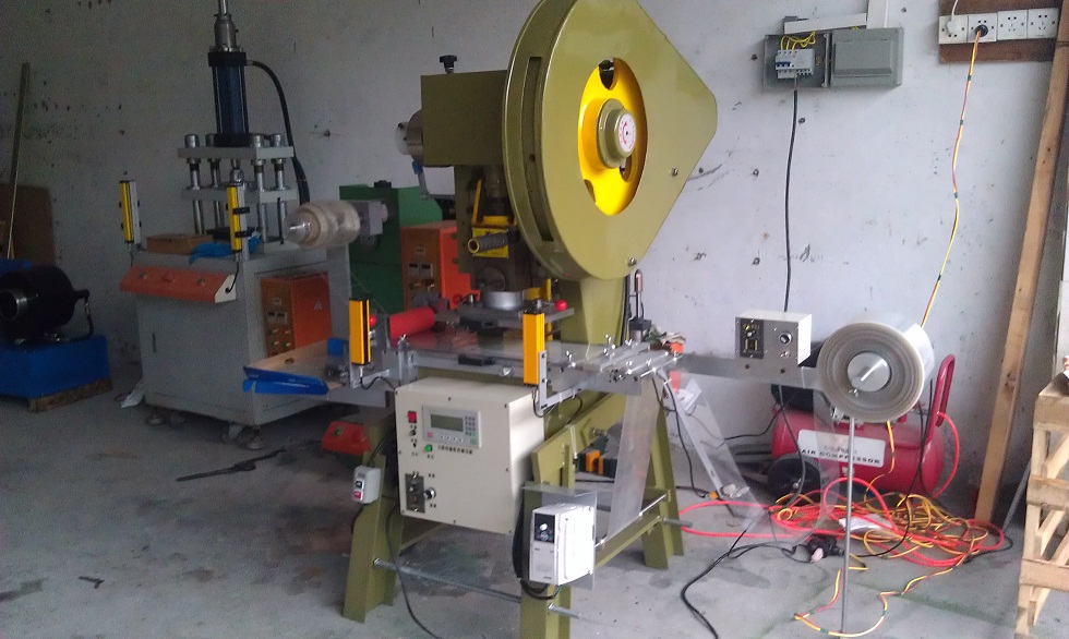 最新款全自動PET保護膜模切機