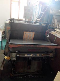 供應二手對開壓痕機/啤機（930mm）