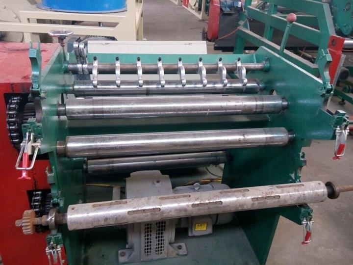 新型結構塑料薄膜分切機，全自動PE膜分切機