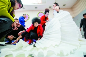 環(huán)保紙衣時裝，紙業(yè)新聞，紙引未來