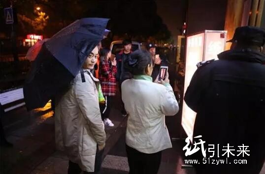 浙江杭州現(xiàn)&ldquo;紙箱食堂&rdquo; 廢舊紙箱可換免費(fèi)宵夜