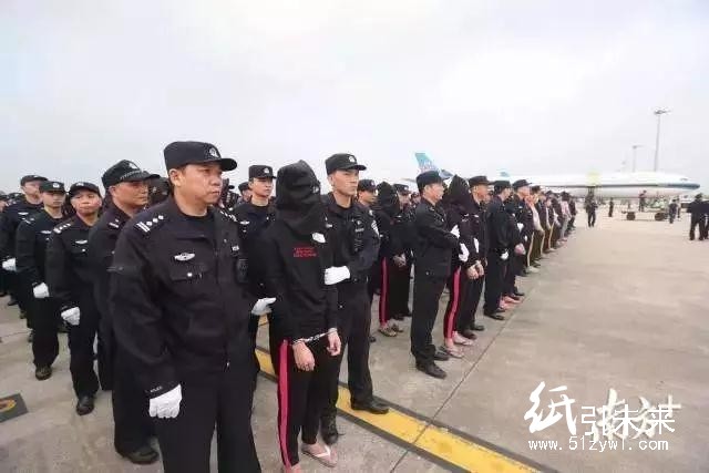 200多名用紙箱載著發財夢想的年輕人，小目標100萬回家過年，結果&hellip;&hellip;