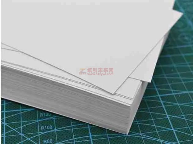 白卡紙?jiān)贊q